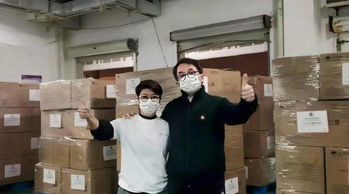 62歲知名港星,在路邊花2元剪老人發(fā),頭發(fā)烏黑與同齡人差別大