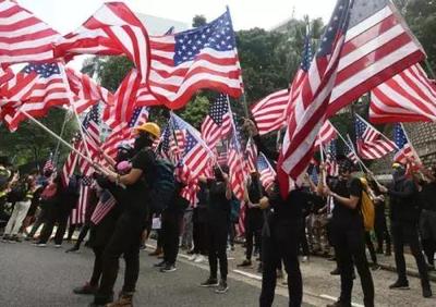 示威者變身暴徒大肆破壞,香港警方:共拘捕157人 年齡最小者14歲