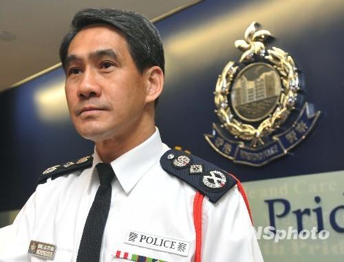 香港警隊為“一哥”鄧竟成舉行告別檢閱儀式(圖)