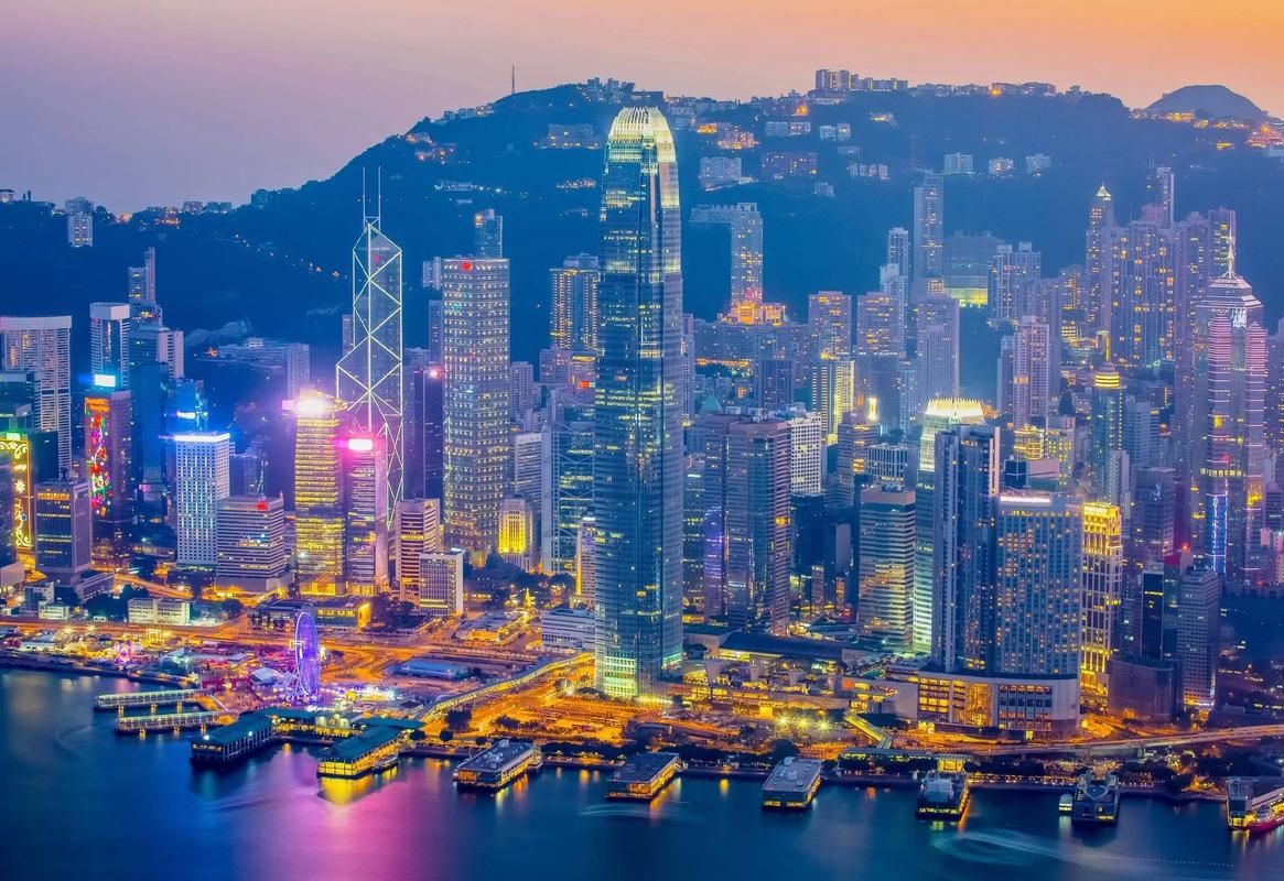 香港是中國領土,內地人去香港旅游,促進了香港的經濟繁榮,大家都屬華