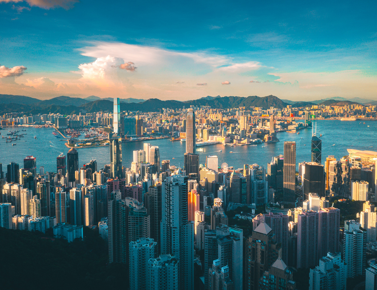 香港和新加坡gdp差距拉大到將近1500億美元了,這其中的差值是石化