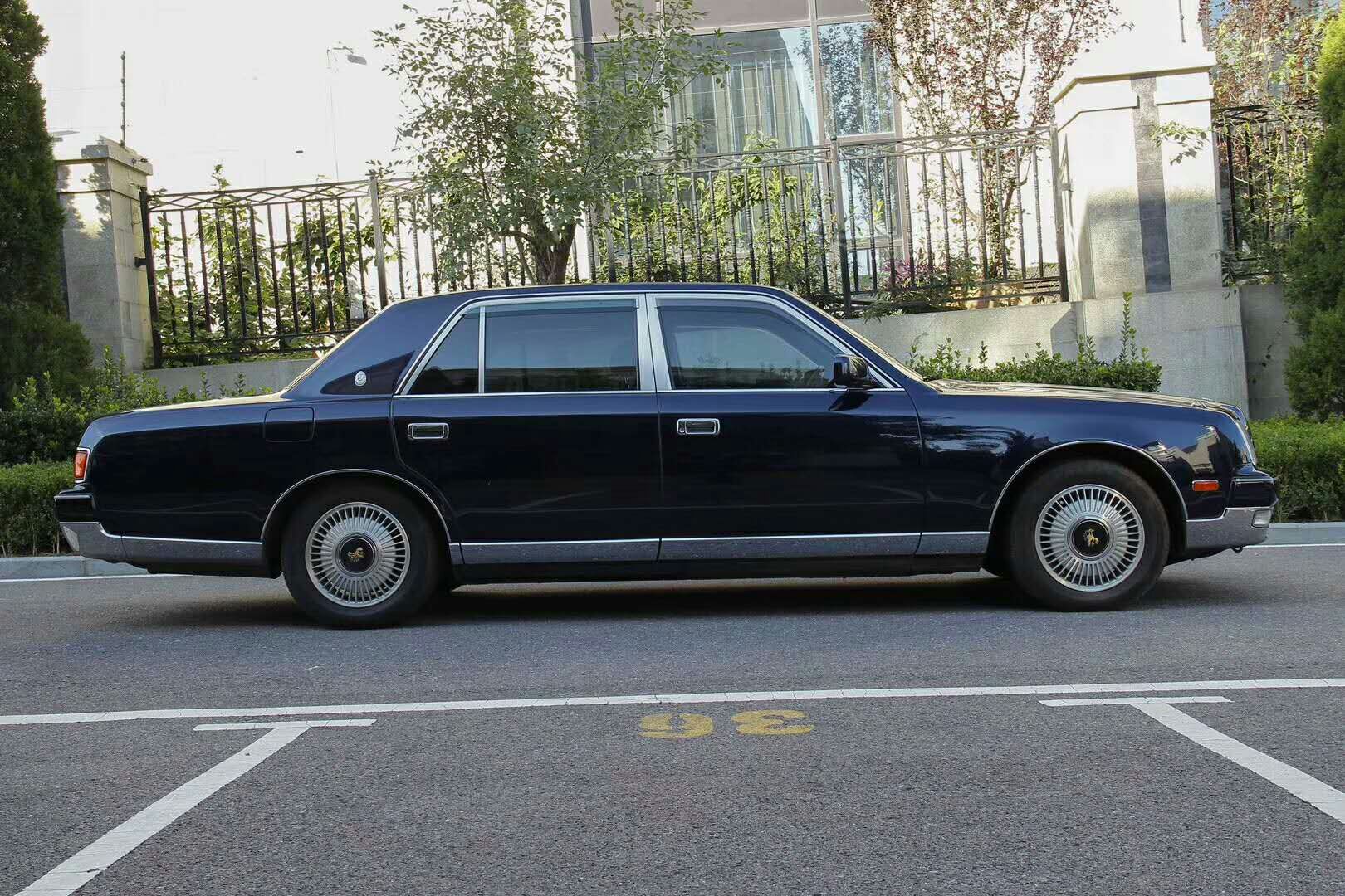 豐田世紀(jì)!日本頂級(jí)豪華旗艦車型,黑幫和天皇的座駕